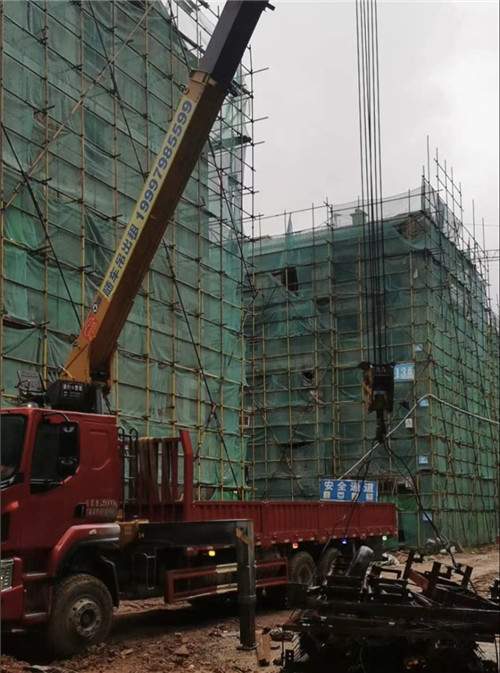 荆州市“慢工细活”—— 吊车的 “微动控制” 技术